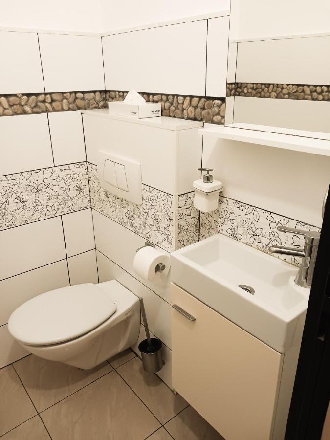 Familyhouse Lägenhet Pula Exteriör bild
