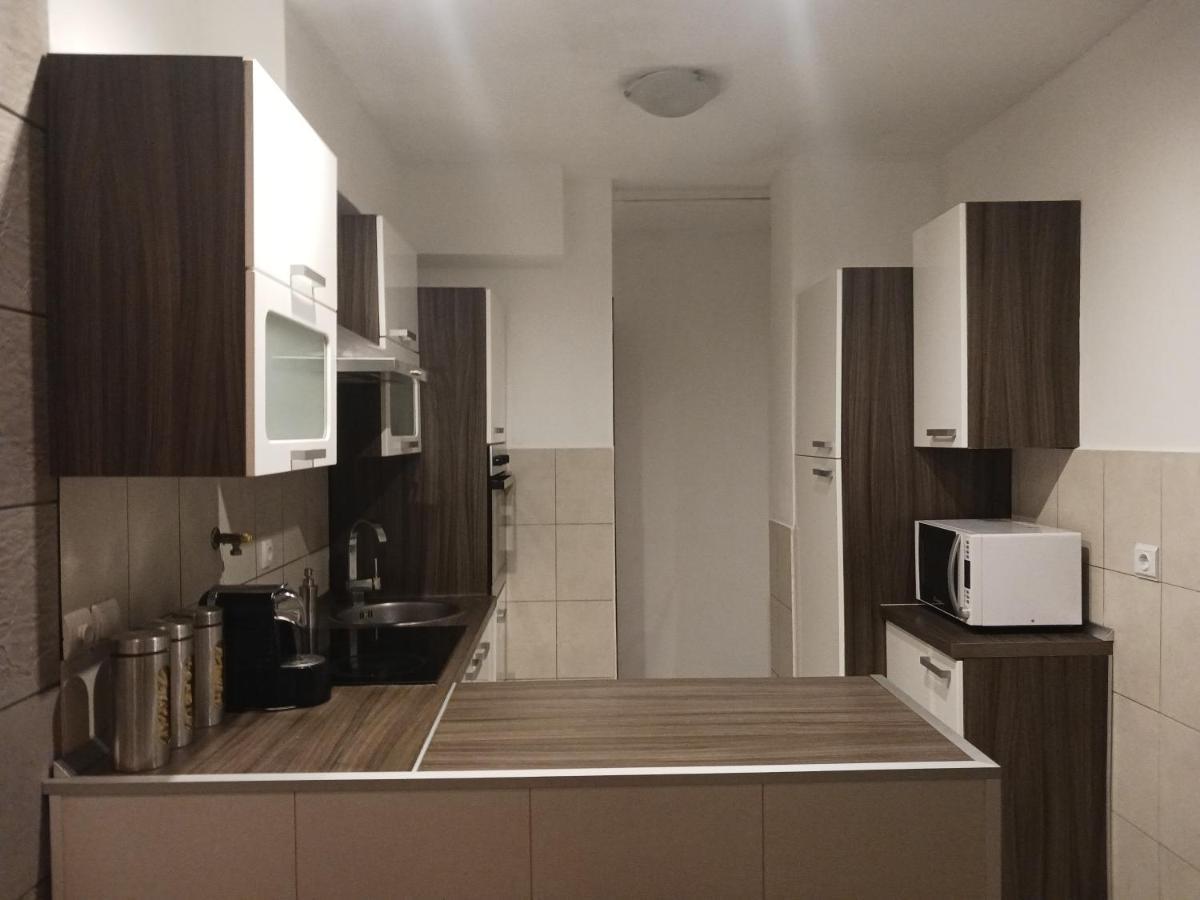 Familyhouse Lägenhet Pula Exteriör bild