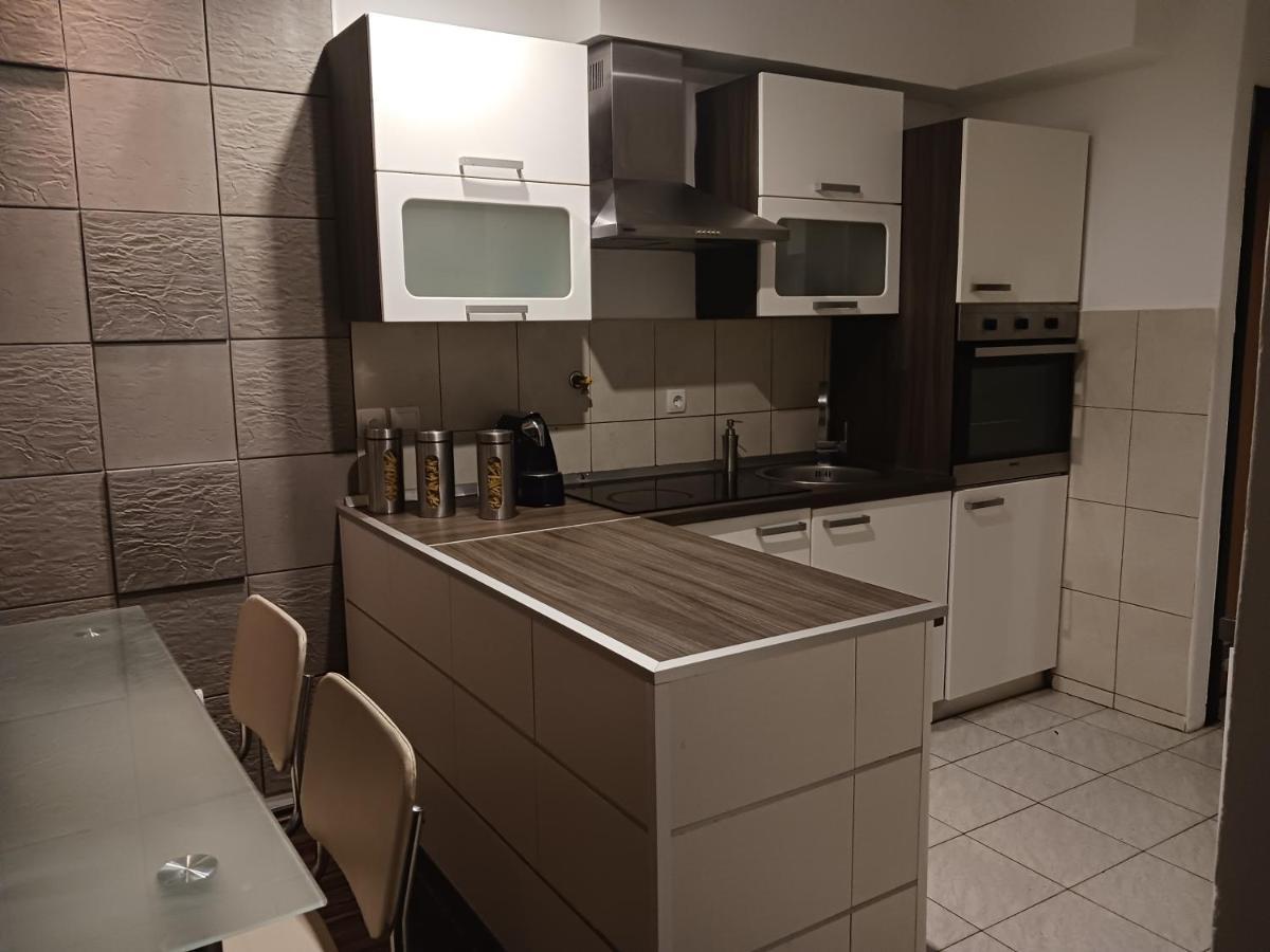 Familyhouse Lägenhet Pula Exteriör bild