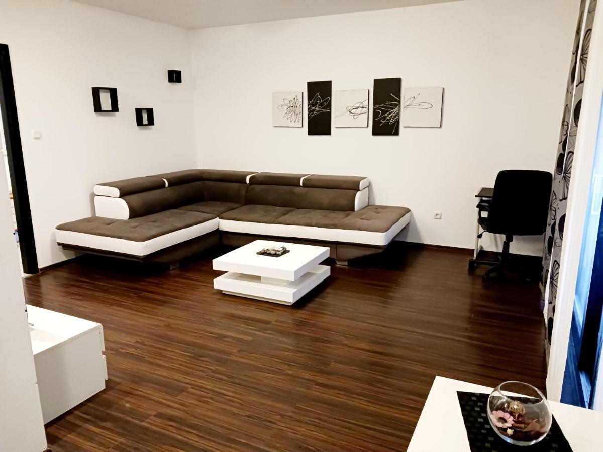 Familyhouse Lägenhet Pula Exteriör bild